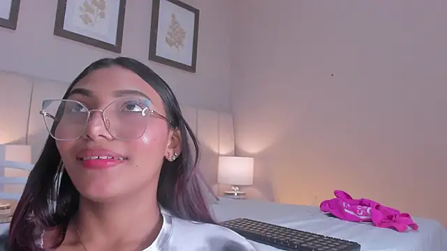 vanessa  stp online show from June 25, 2026, 6:35 pm