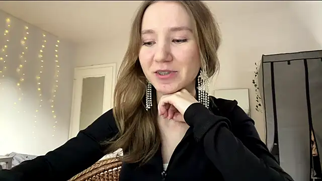 Snapshot of smalllisa chatting on June 12, 2026, 6:05 pm smalllisa online show from June 12, 2026, 6:05 pm