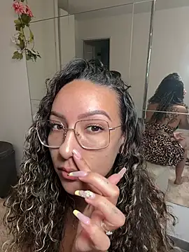 Snapshot of leana_bgeee chatting on June 19, 2026, 12:11 pm leana bgeee online show from June 19, 2026, 12:11 pm