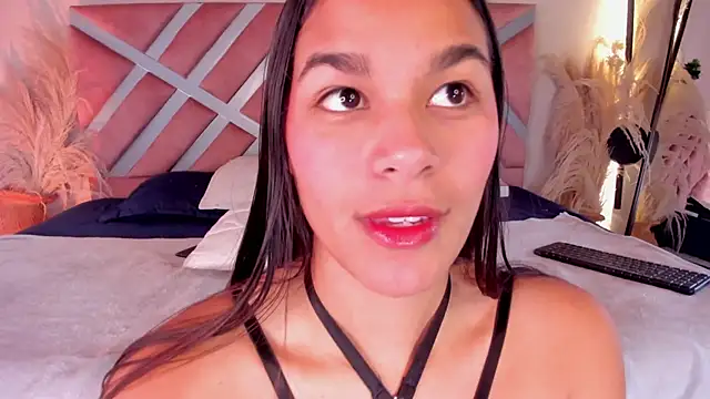 Layra rous online show from July 4, 2026, 6:01 pm