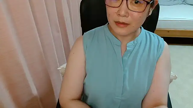 Snapshot of LENA-xo chatting on July 17, 2026, 3:31 pm LENA-xo online show from July 17, 2026, 3:31 pm