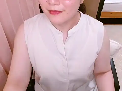 Snapshot of LENA-xo chatting on July 6, 2026, 3:14 pm LENA-xo online show from July 6, 2026, 3:14 pm