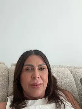 Evelyn Anya online show from June 10, 2026, 2:29 pm