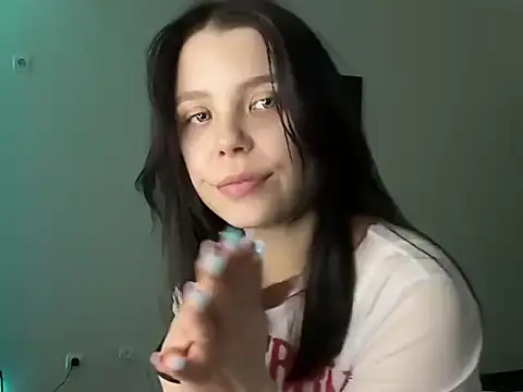 elisa56x online show from June 7, 2026, 6:24 pm