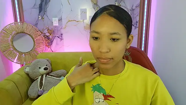 Snapshot of Kiimmy_m_ chatting on June 11, 2026, 12:24 pm Kiimmy m online show from June 11, 2026, 12:24 pm
