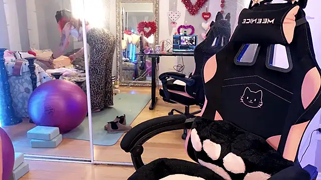 youngmilfBlossom online show from July 31, 2026, 10:07 pm
