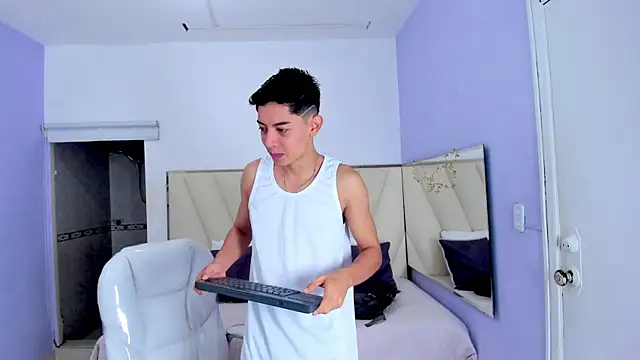 Snapshot of Ethan12_ chatting on June 11, 2026, 1:30 pm Ethan12 online show from June 11, 2026, 1:30 pm