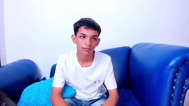 littlecum18 online show from June 19, 2026, 12:33 pm
