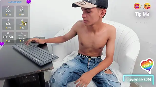 littlecum18 online show from June 13, 2026, 12:03 pm