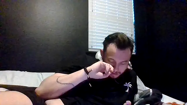 Snapshot of Mikecloudyhawk chatting on June 27, 2026, 3:23 am Mikecloudyhawk online show from June 27, 2026, 3:23 am