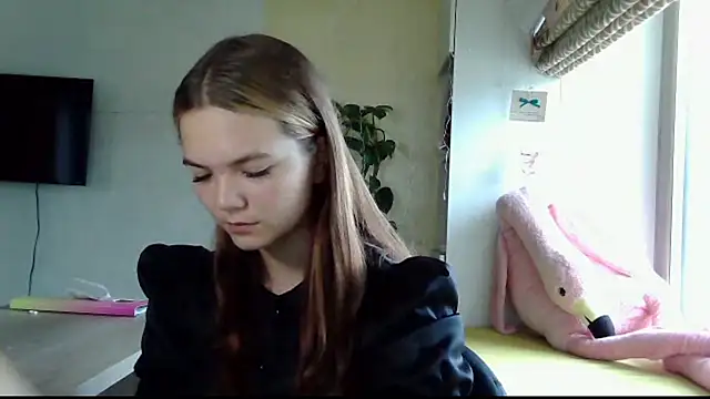 AvrilGillig online show from July 19, 2026, 9:39 am