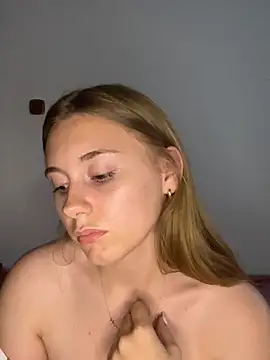 FlirtySophiaa online show from June 7, 2026, 5:18 pm