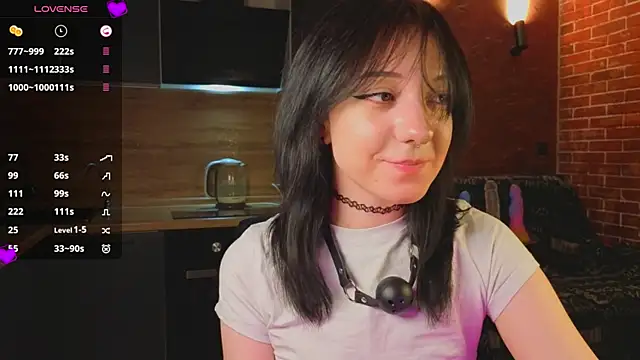 yuriski  online show from June 9, 2026, 5:47 pm