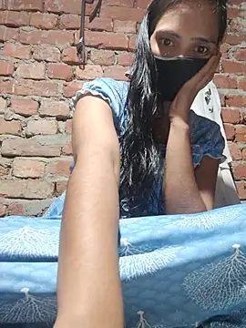 Snapshot of Tanvi-j chatting on July 10, 2026, 5:02 pm Tanvi-j online show from July 10, 2026, 5:02 pm