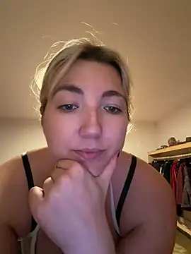 Snapshot of LauraStarr chatting on July 22, 2026, 4:53 pm LauraStarr online show from July 22, 2026, 4:53 pm