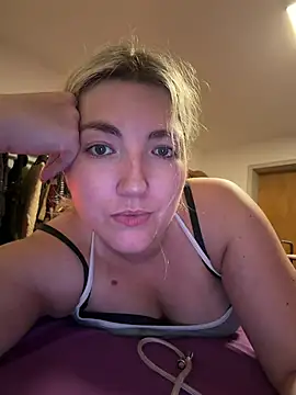 Snapshot of LauraStarr chatting on July 16, 2026, 5:10 pm LauraStarr online show from July 16, 2026, 5:10 pm