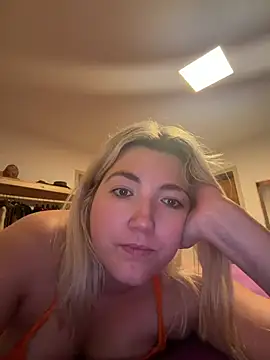 Snapshot of LauraStarr chatting on July 20, 2026, 4:53 pm LauraStarr online show from July 20, 2026, 4:53 pm