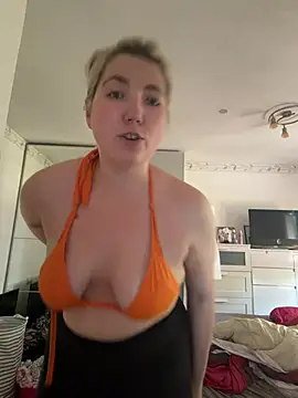 Snapshot of LauraStarr chatting on June 24, 2026, 11:09 am LauraStarr online show from June 24, 2026, 11:09 am