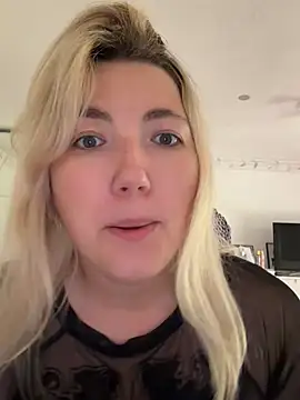 Snapshot of LauraStarr chatting on June 17, 2026, 12:04 pm LauraStarr online show from June 17, 2026, 12:04 pm
