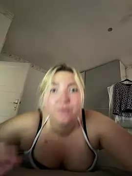 Snapshot of LauraStarr chatting on July 13, 2026, 4:39 pm LauraStarr online show from July 13, 2026, 4:39 pm