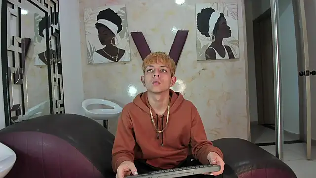 BLACK AND WHITET online show from July 16, 2026, 1:24 am