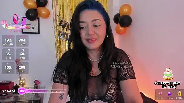 LauraToro  online show from September 29, 2025, 1:39 pm