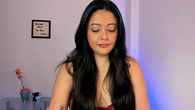 Snapshot of LauraToro_ chatting on January 19, 2026, 3:16 pm LauraToro online show from January 19, 2026, 3:16 pm