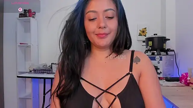 LauraToro  online show from April 11, 2026, 3:14 am