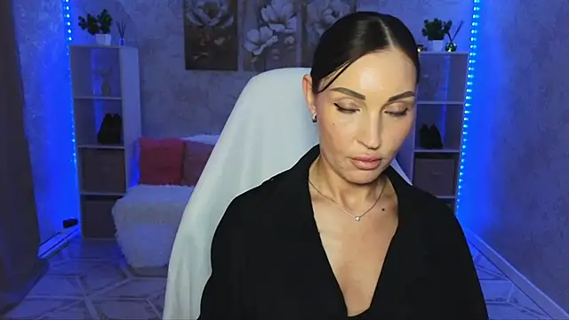 NikoleMills online show from July 14, 2026, 10:21 am