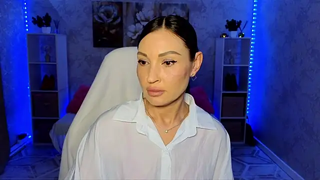 NikoleMills online show from July 7, 2026, 6:47 am