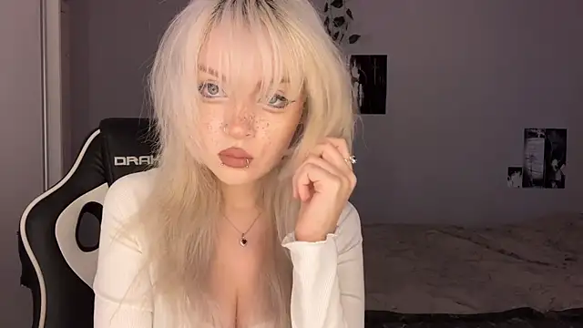 Velvets Vixens01 online show from June 18, 2026, 5:51 pm