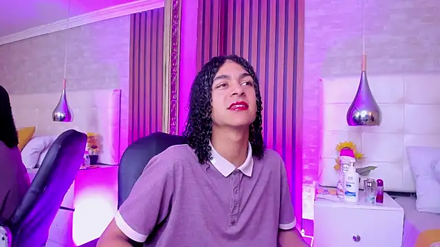 KyleeSmiith online show from July 10, 2026, 4:12 am