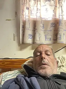 Snapshot of GeldenKuy chatting on June 10, 2026, 6:14 am GeldenKuy online show from June 10, 2026, 6:14 am