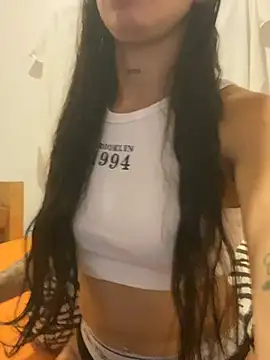 Snapshot of miimii_lovee chatting on July 7, 2026, 12:24 am miimii lovee online show from July 7, 2026, 12:24 am