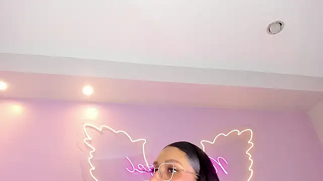 TalianaHernandez online show from July 22, 2026, 4:31 pm