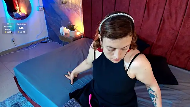 Hinata Moon online show from August 6, 2026, 12:33 pm