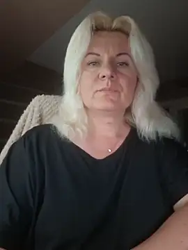 VikaRaine555 online show from June 12, 2026, 12:03 pm