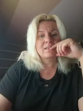 VikaRaine555 online show from June 17, 2026, 12:26 pm