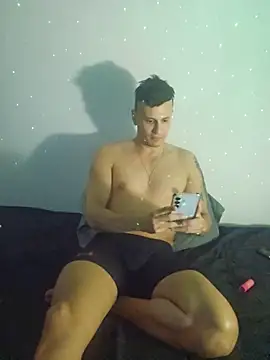 leocastro2920 online show from June 23, 2026, 4:54 am