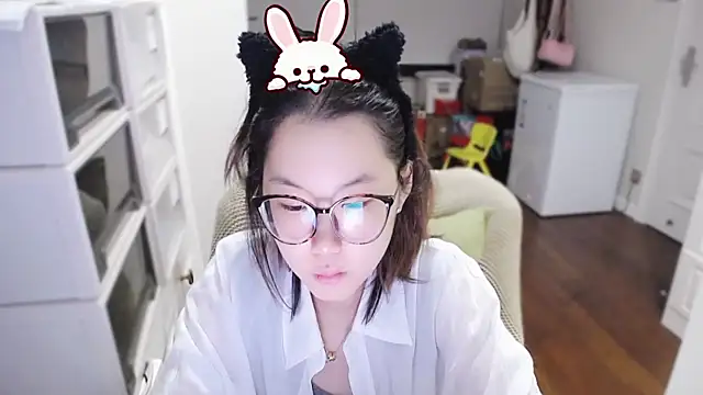 xiaoxiong-99 online show from June 12, 2026, 8:28 pm