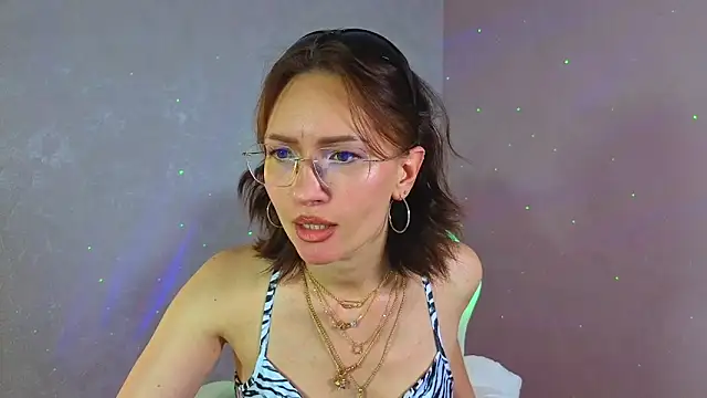Emmiennova online show from June 14, 2026, 1:23 pm