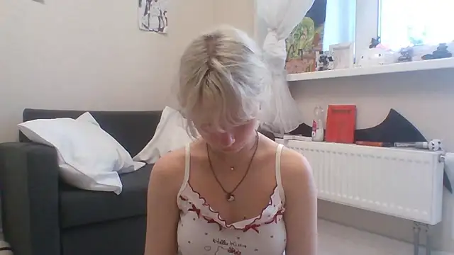 DinaKolter online show from July 28, 2026, 3:21 pm