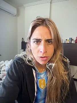 NicoleWilder online show from June 26, 2026, 12:22 pm