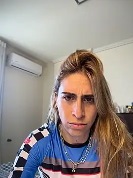 NicoleWilder online show from June 25, 2026, 1:38 pm