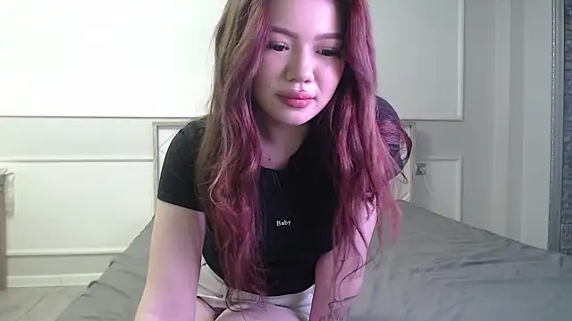 yunajin1 online show from June 16, 2026, 1:55 pm