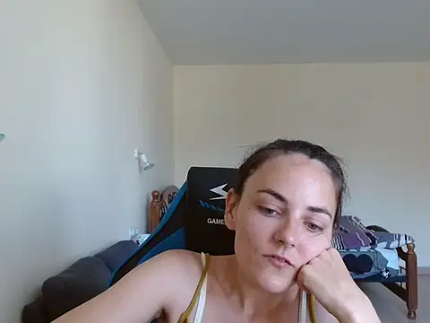 OliviaTheS online show from June 14, 2026, 7:42 am