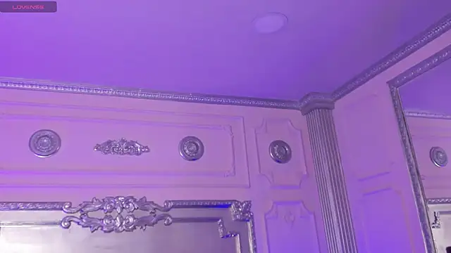 AlannaMilan online show from July 30, 2026, 8:08 pm
