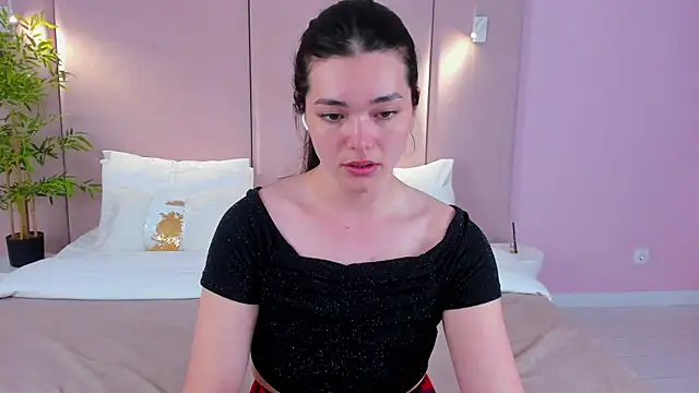 MaddieMeyer online show from July 7, 2026, 7:23 am