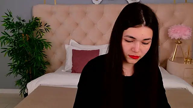 MaddieMeyer online show from June 15, 2026, 4:23 am