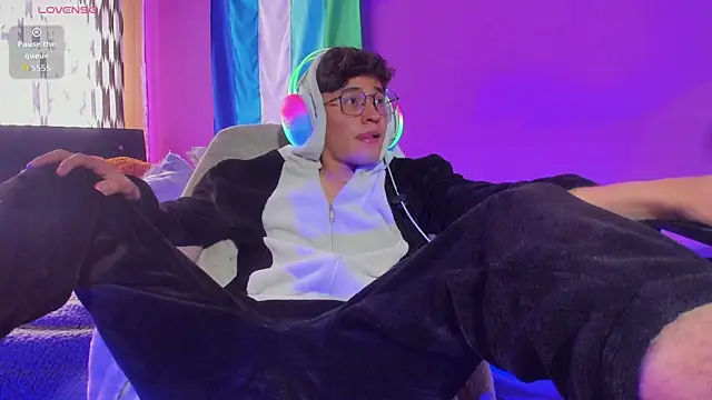 Angelito Twink online show from June 11, 2026, 8:39 pm